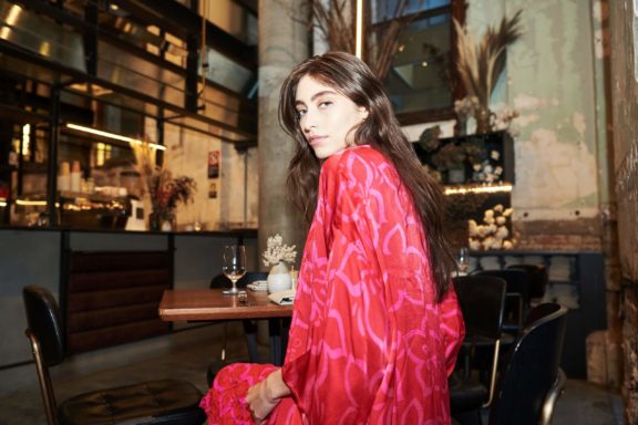 ALQUEMA Frühjahr_Sommer 23 Silk Kimono red