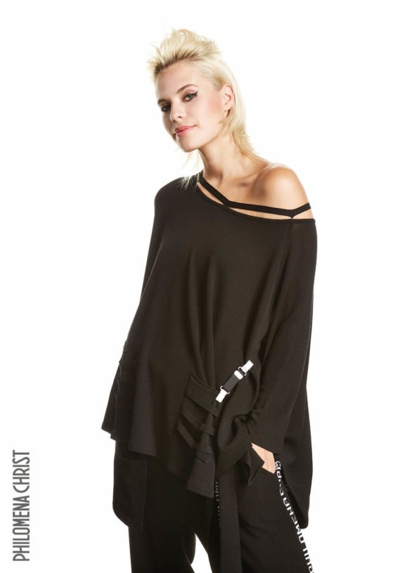 Philomena Christ_Frühjahr_Sommer 2022 Offshoulder shirt black