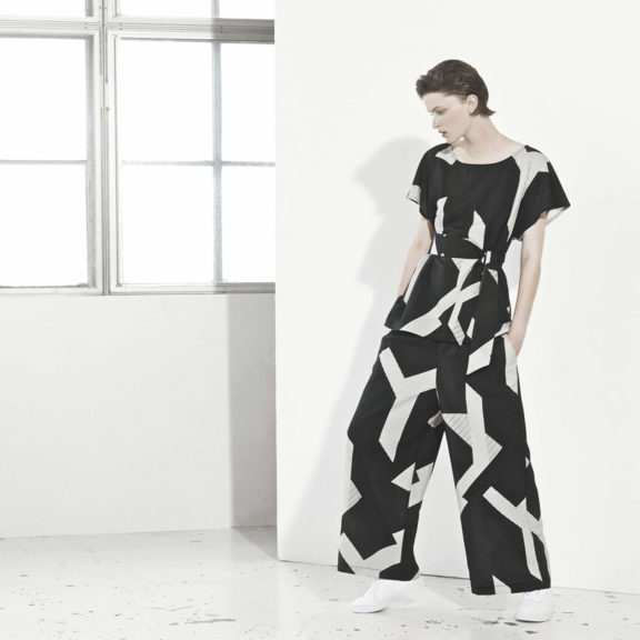 TRINE KRYGER SIMONSEN Frühjahr_Sommer 23 Black and white pants and blouse