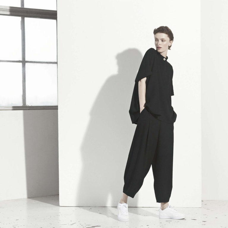 TRINE KRYGER SIMONSEN Frühjahr_Sommer 23 black turtleneck shirt