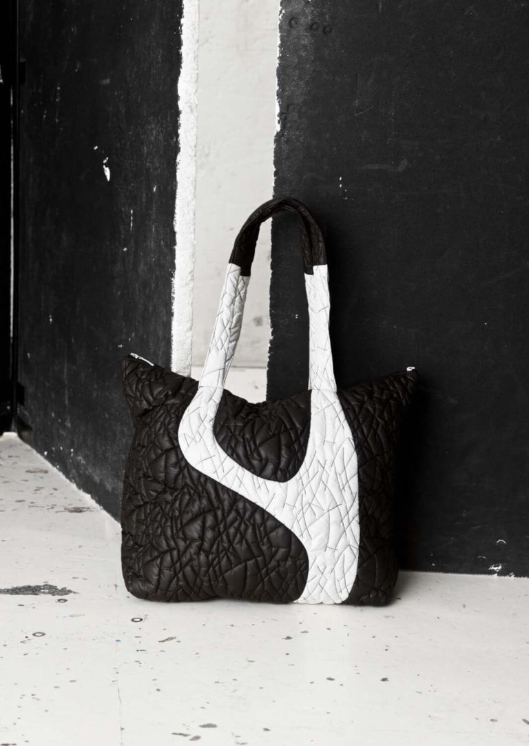 Trine Kryger Simonsen Herbst_Winter 22_23 Bag white/black